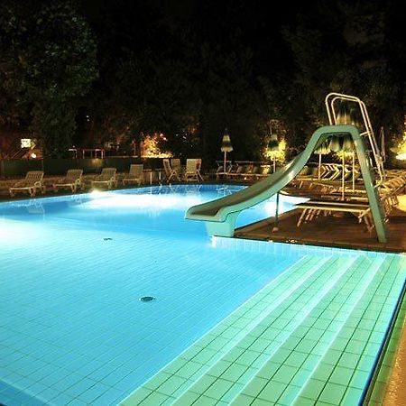 Hotel Giamaika Чезенатико Экстерьер фото