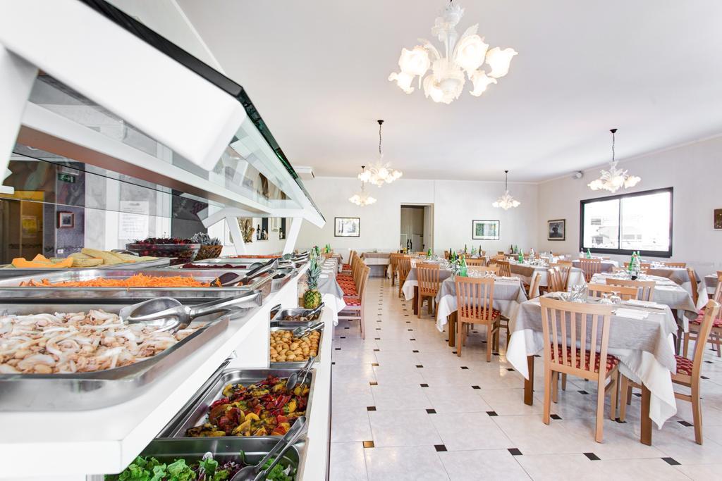 Hotel Giamaika Чезенатико Экстерьер фото