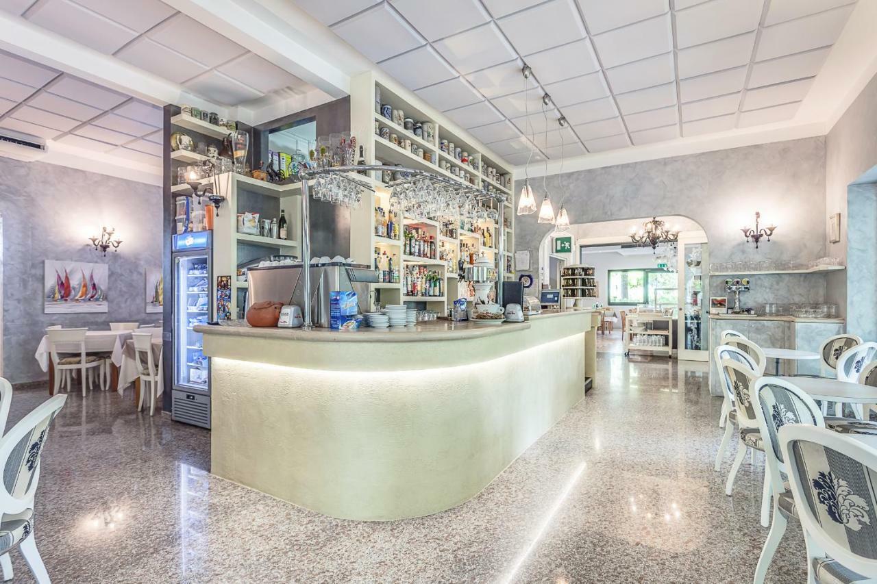 Hotel Giamaika Чезенатико Экстерьер фото