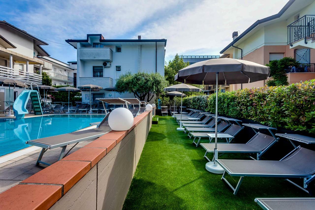 Hotel Giamaika Чезенатико Экстерьер фото