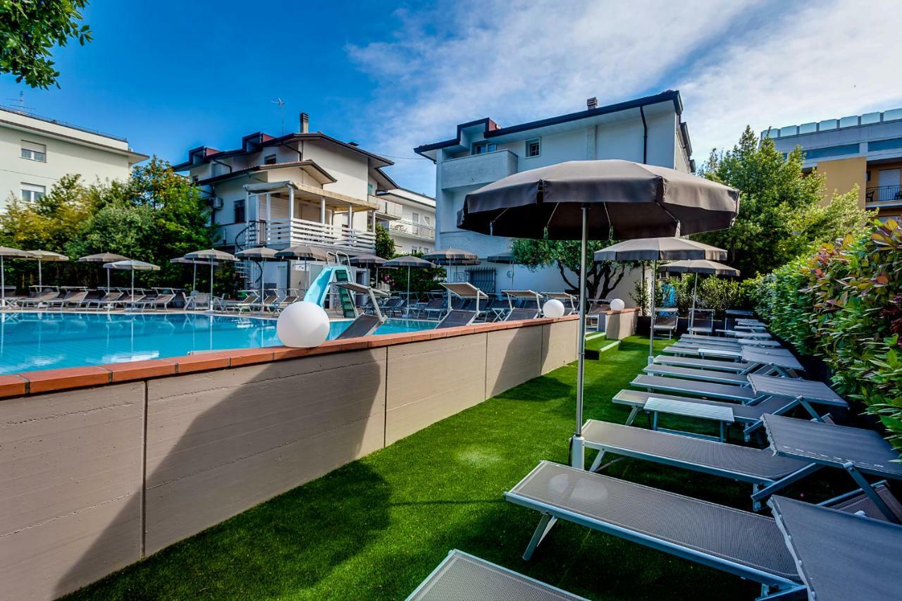 Hotel Giamaika Чезенатико Экстерьер фото
